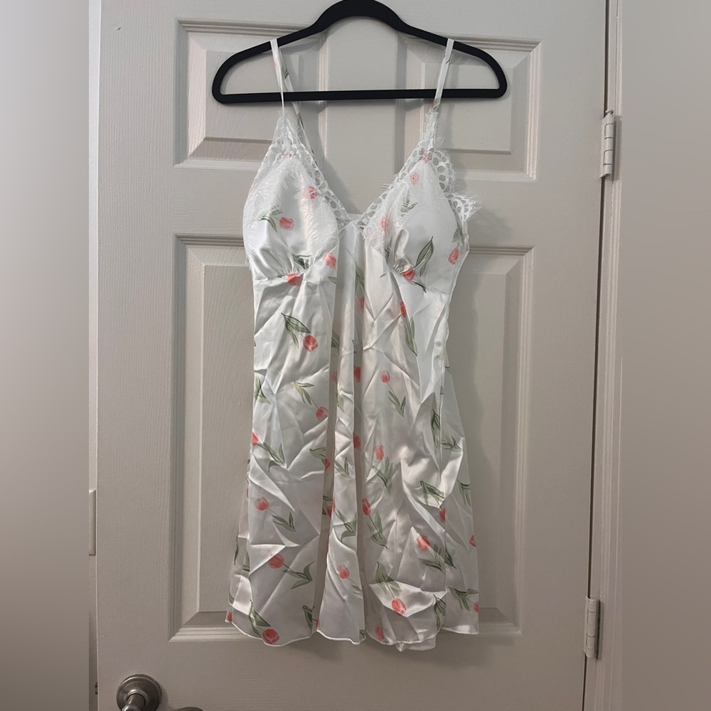 NWT Cupshe Silky Nightgown Small White with Red Pink Flowers